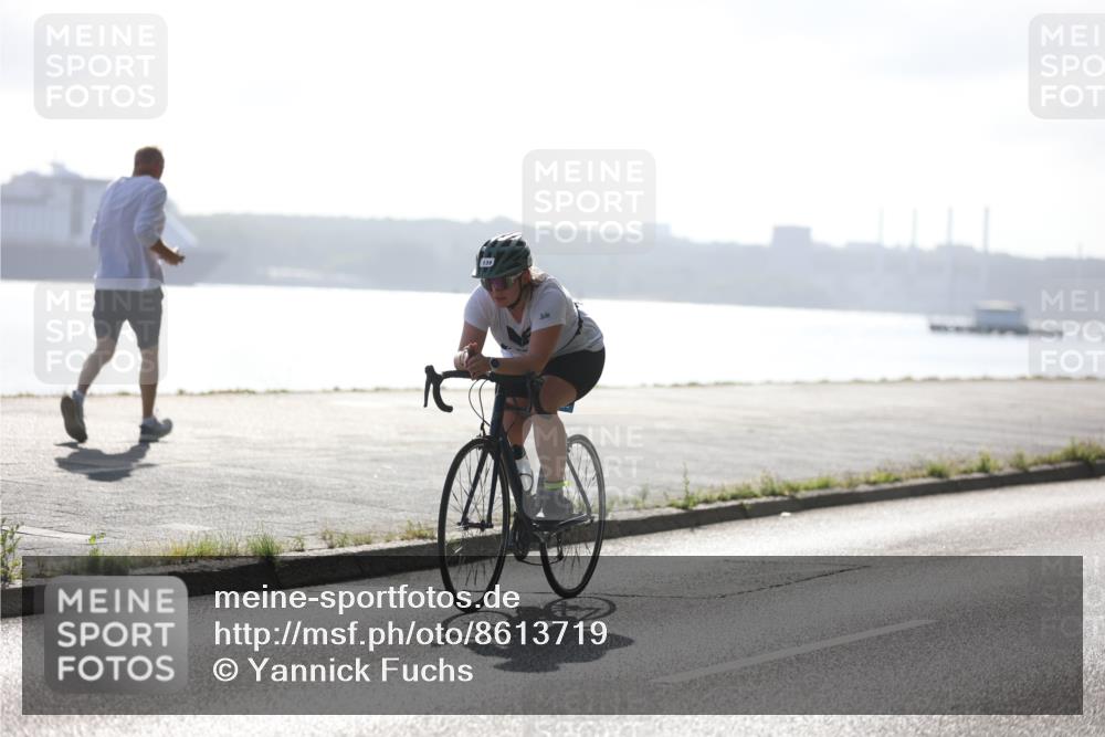 17.08.2025 - KN Förde Triathlon 2025 Yannick Fuchs http://msf.ph/oto/8613719 17.08.2025 09:22:53 Radfahren 139, 143 meine-sportfotos.de