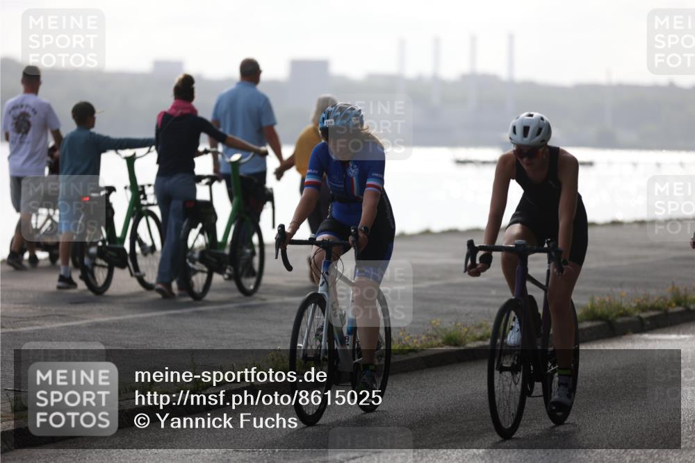 17.08.2025 - KN Förde Triathlon 2025 Yannick Fuchs http://msf.ph/oto/8615025 17.08.2025 10:03:34 Radfahren 149, 160, 172, 213, 215, 221, 242, 254, 183, 202, 223 meine-sportfotos.de