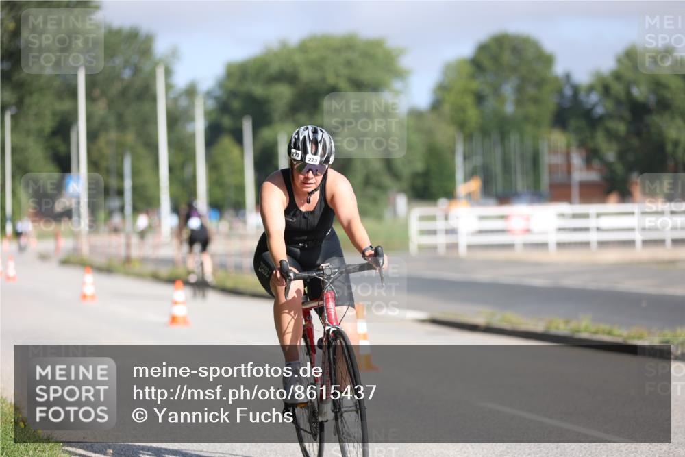 17.08.2025 - KN Förde Triathlon 2025 Yannick Fuchs http://msf.ph/oto/8615437 17.08.2025 09:30:58 Radfahren 102, 107, 111, 200, 208, 212, 223, 197 meine-sportfotos.de