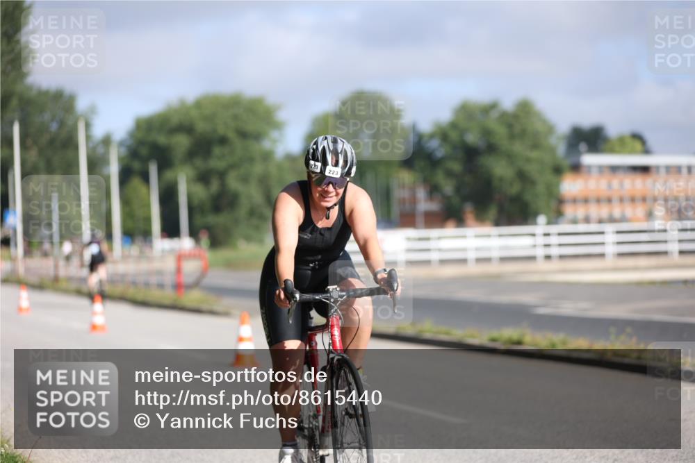 17.08.2025 - KN Förde Triathlon 2025 Yannick Fuchs http://msf.ph/oto/8615440 17.08.2025 09:30:59 Radfahren 102, 107, 111, 188, 200, 208, 212, 221, 223, 197 meine-sportfotos.de