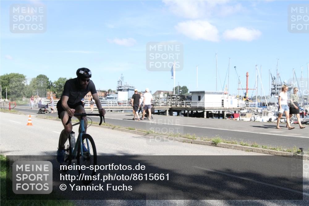 17.08.2025 - KN Förde Triathlon 2025 Yannick Fuchs http://msf.ph/oto/8615661 17.08.2025 11:26:40 Radfahren 297, 300, 328, 373, 621 meine-sportfotos.de