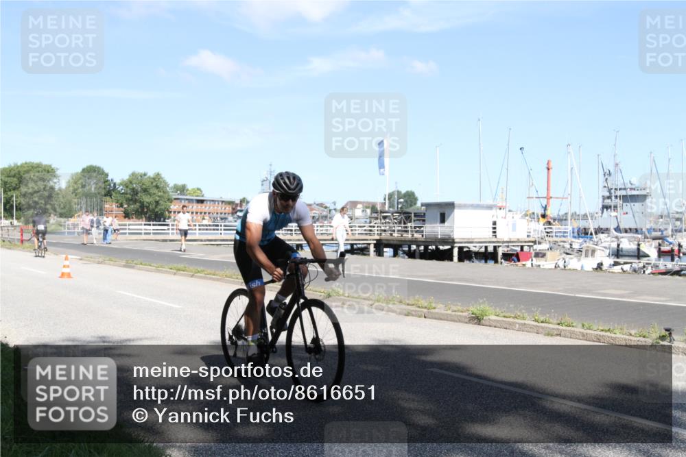 17.08.2025 - KN Förde Triathlon 2025 Yannick Fuchs http://msf.ph/oto/8616651 17.08.2025 11:38:09 Radfahren 285, 297, 319, 337, 352, 359, 612, 618, 622, 630 meine-sportfotos.de