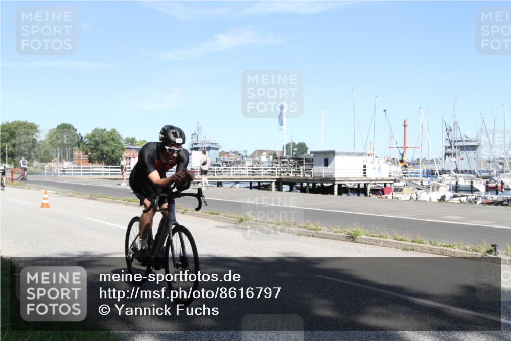 17.08.2025 - KN Förde Triathlon 2025 Yannick Fuchs http://msf.ph/oto/8616797 17.08.2025 11:40:51 Radfahren 358, 364 meine-sportfotos.de