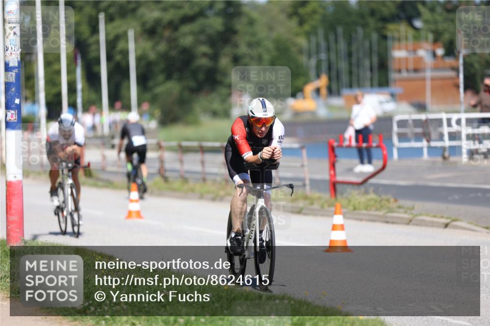 17.08.2025 - KN Förde Triathlon 2025 Yannick Fuchs http://msf.ph/oto/8624615 17.08.2025 11:33:45 Radfahren 281, 288, 293, 306, 356, 370, 389, 293, 343, 371, 374, 613, 638 meine-sportfotos.de