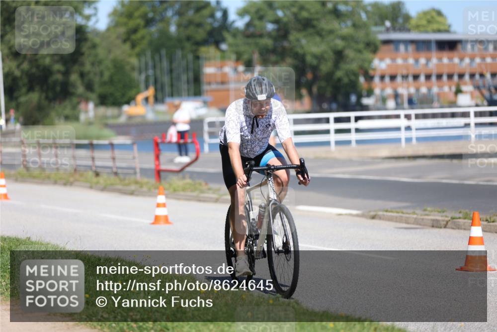 17.08.2025 - KN Förde Triathlon 2025 Yannick Fuchs http://msf.ph/oto/8624645 17.08.2025 11:34:29 Radfahren 300, 375, 632, 291, 367, 635 meine-sportfotos.de