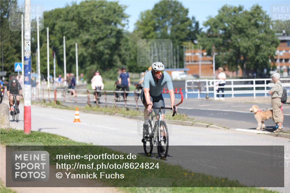 17.08.2025 - KN Förde Triathlon 2025 Yannick Fuchs http://msf.ph/oto/8624824 17.08.2025 11:36:29 Radfahren 285, 295, 297, 303, 351, 353, 354, 618, 621, 622, 643, 622, 639 meine-sportfotos.de