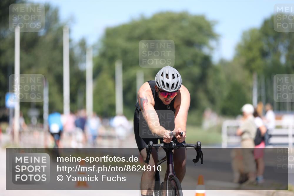 17.08.2025 - KN Förde Triathlon 2025 Yannick Fuchs http://msf.ph/oto/8624910 17.08.2025 11:37:34 Radfahren 308, 332, 368, 606, 636, 332, 377, 380, 614 meine-sportfotos.de