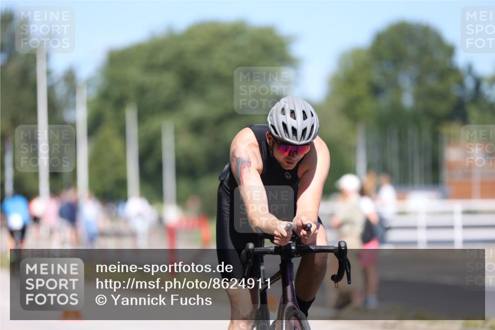 17.08.2025 - KN Förde Triathlon 2025 Yannick Fuchs http://msf.ph/oto/8624911 17.08.2025 11:37:34 Radfahren 308, 332, 368, 606, 636, 332, 377, 380, 614 meine-sportfotos.de