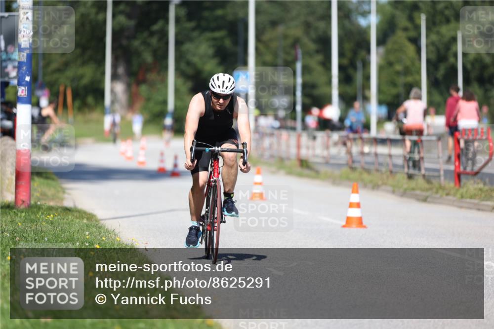 17.08.2025 - KN Förde Triathlon 2025 Yannick Fuchs http://msf.ph/oto/8625291 17.08.2025 11:46:27 Radfahren 345, 349, 370, 373, 617, 356 meine-sportfotos.de