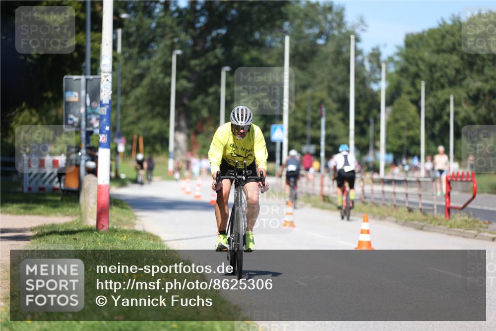 17.08.2025 - KN Förde Triathlon 2025 Yannick Fuchs http://msf.ph/oto/8625306 17.08.2025 11:47:13 Radfahren 365, 622, 380, 610 meine-sportfotos.de