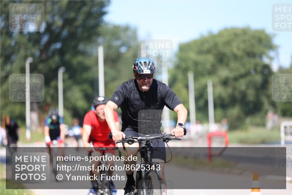 17.08.2025 - KN Förde Triathlon 2025 Yannick Fuchs http://msf.ph/oto/8625343 17.08.2025 11:47:49 Radfahren 326, 352, 361, 372, 601, 609, 626, 627, 636, 619 meine-sportfotos.de