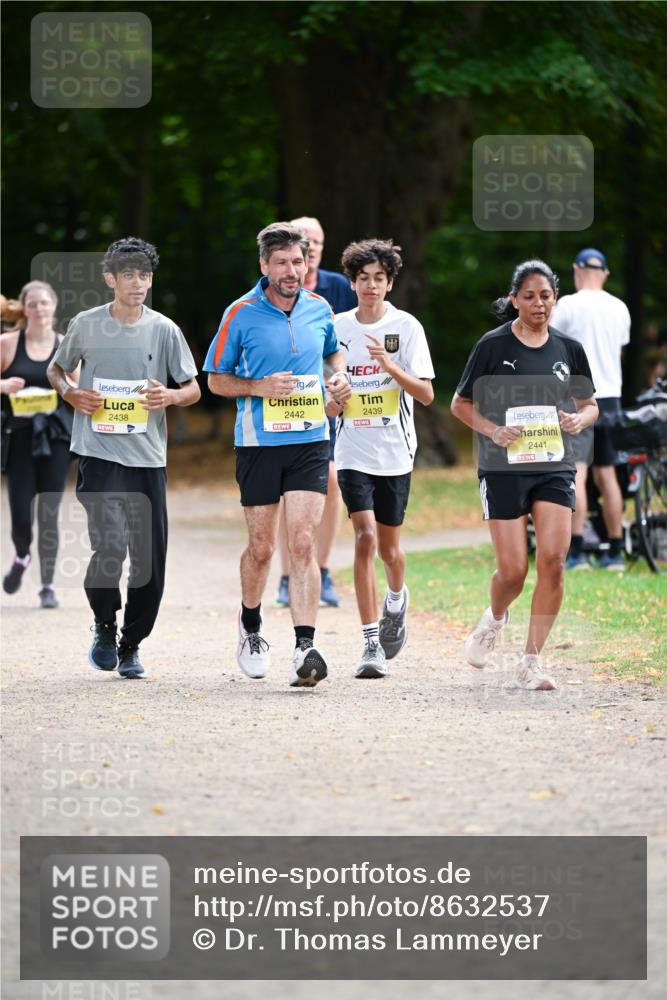 31.08.2025 - 21. Blankeneser Heldenlauf Dr. Thomas Lammeyer http://msf.ph/oto/8632537 31.08.2025 10:21:34 Laufen 2438, 2442, 2439, 2441 meine-sportfotos.de