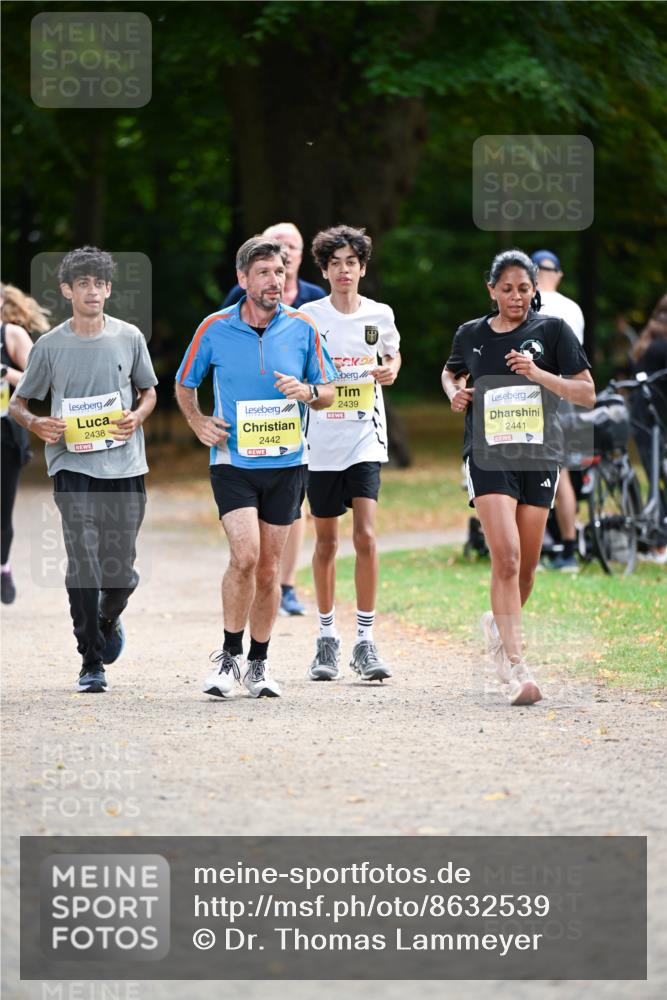 31.08.2025 - 21. Blankeneser Heldenlauf Dr. Thomas Lammeyer http://msf.ph/oto/8632539 31.08.2025 10:21:34 Laufen 2438, 2442, 2439, 2441 meine-sportfotos.de
