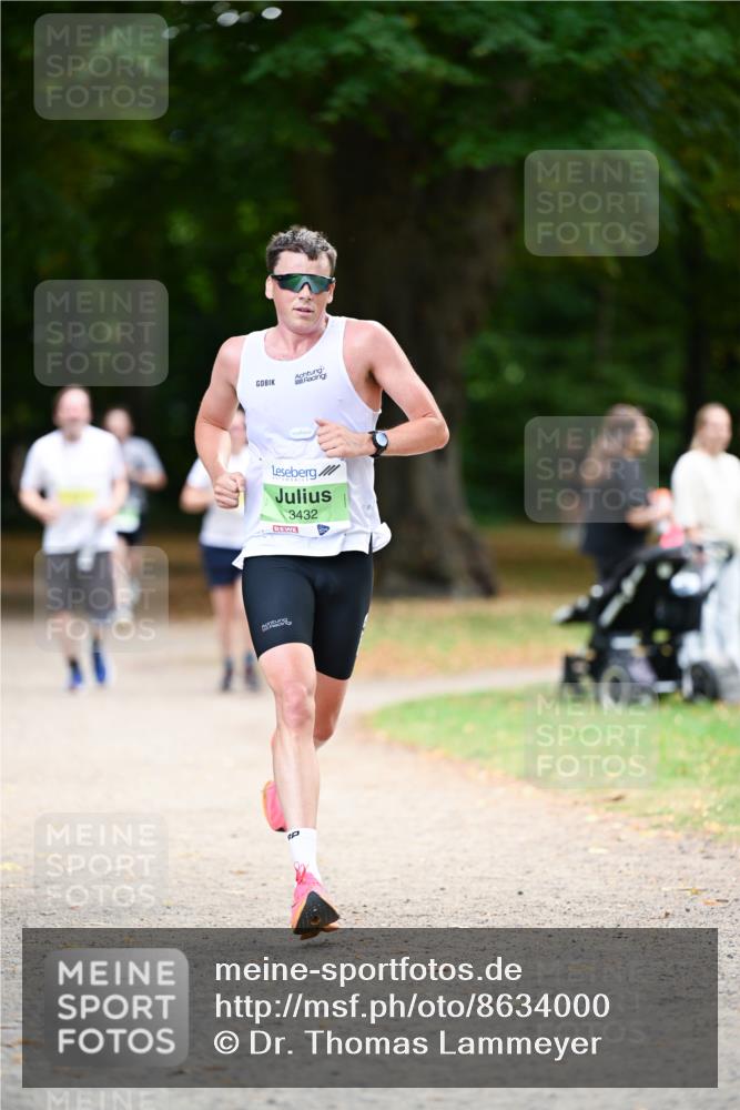 31.08.2025 - 21. Blankeneser Heldenlauf Dr. Thomas Lammeyer http://msf.ph/oto/8634000 31.08.2025 10:27:57 Laufen 3432 meine-sportfotos.de