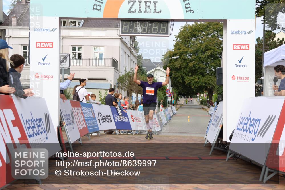 31.08.2025 - 21. Blankeneser Heldenlauf Strokosch-Dieckow http://msf.ph/oto/8639997 31.08.2025 09:45:40 Ziel 1027, 1161 meine-sportfotos.de