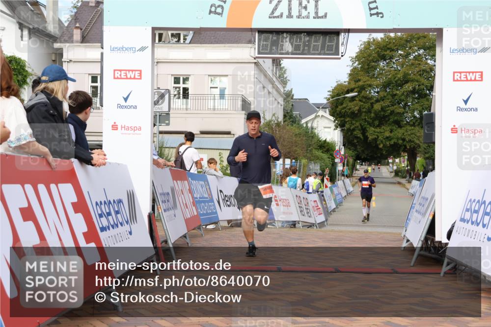 31.08.2025 - 21. Blankeneser Heldenlauf Strokosch-Dieckow http://msf.ph/oto/8640070 31.08.2025 09:45:35 Ziel 1148, 1027 meine-sportfotos.de