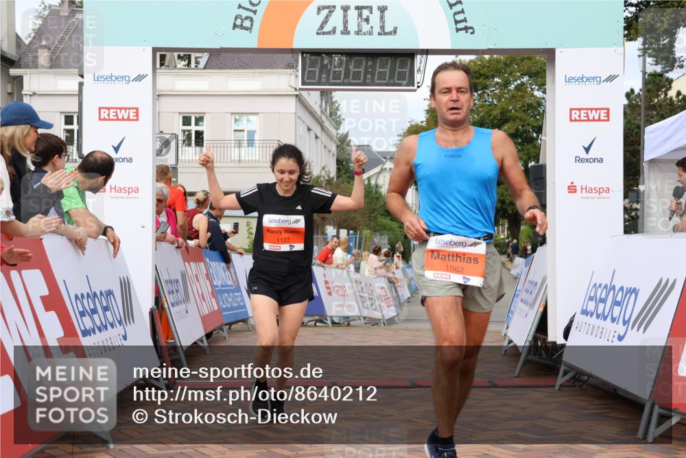 31.08.2025 - 21. Blankeneser Heldenlauf Strokosch-Dieckow http://msf.ph/oto/8640212 31.08.2025 09:41:04 Ziel 1121, 1137, 1062 meine-sportfotos.de