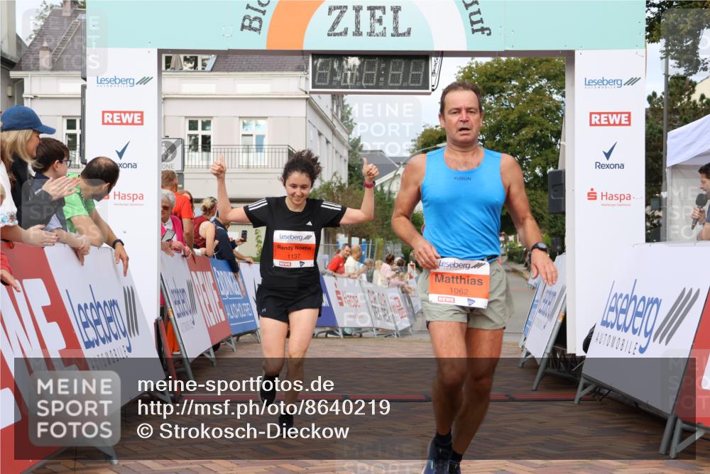 31.08.2025 - 21. Blankeneser Heldenlauf Strokosch-Dieckow http://msf.ph/oto/8640219 31.08.2025 09:41:03 Ziel 1056, 1121, 1137, 1062 meine-sportfotos.de