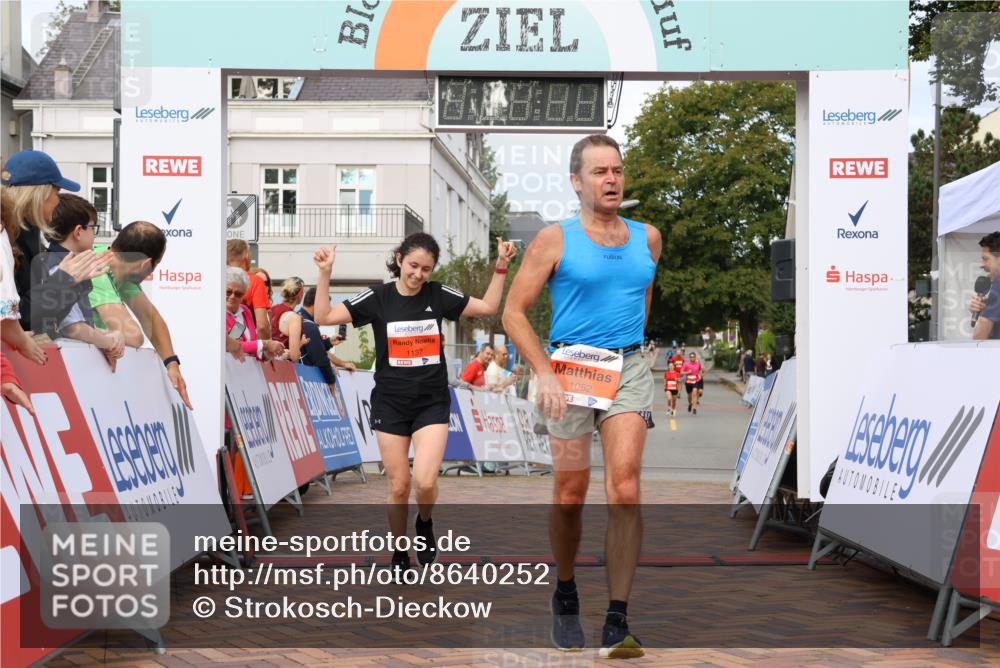 31.08.2025 - 21. Blankeneser Heldenlauf Strokosch-Dieckow http://msf.ph/oto/8640252 31.08.2025 09:41:03 Ziel 1056, 1121, 1137, 1062 meine-sportfotos.de