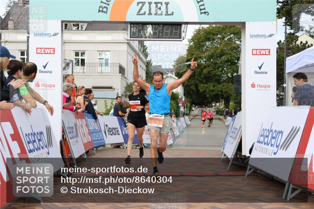 31.08.2025 - 21. Blankeneser Heldenlauf Strokosch-Dieckow http://msf.ph/oto/8640304 31.08.2025 09:41:02 Ziel 1056, 1121, 1137, 1062 meine-sportfotos.de