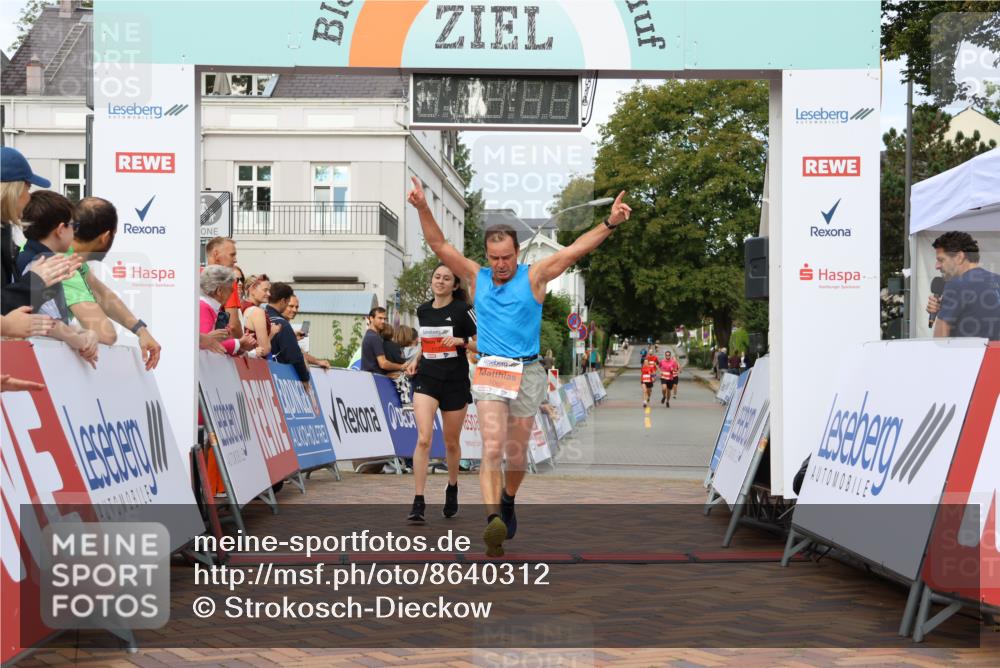 31.08.2025 - 21. Blankeneser Heldenlauf Strokosch-Dieckow http://msf.ph/oto/8640312 31.08.2025 09:41:02 Ziel 1056, 1121, 1137, 1062 meine-sportfotos.de
