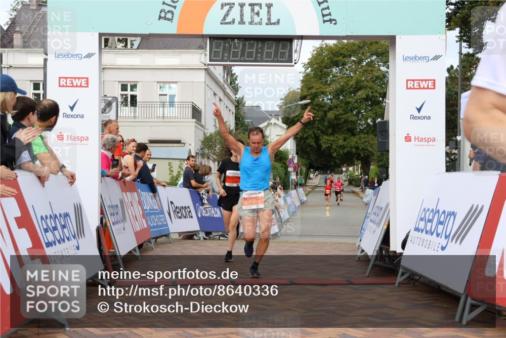 31.08.2025 - 21. Blankeneser Heldenlauf Strokosch-Dieckow http://msf.ph/oto/8640336 31.08.2025 09:41:02 Ziel 1056, 1121, 1137, 1062 meine-sportfotos.de