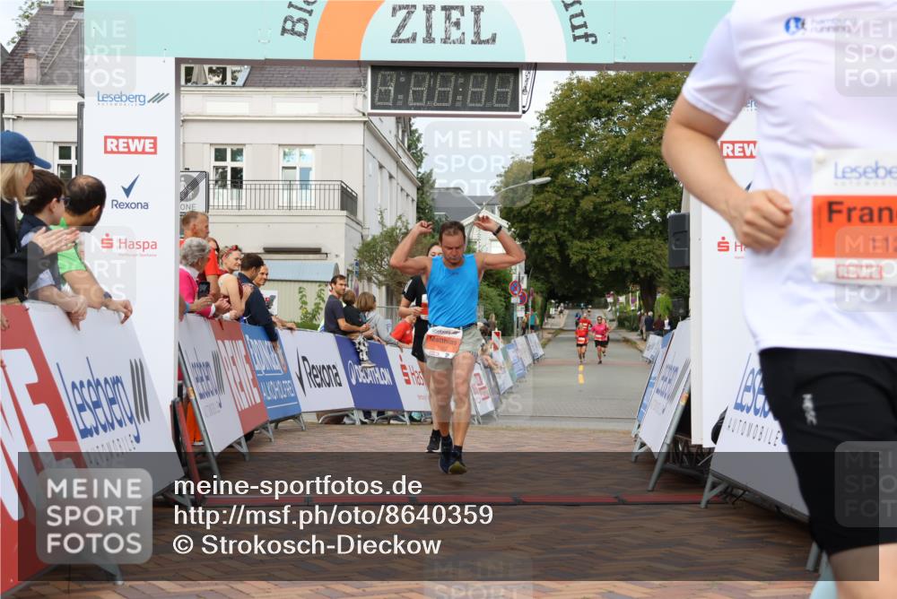 31.08.2025 - 21. Blankeneser Heldenlauf Strokosch-Dieckow http://msf.ph/oto/8640359 31.08.2025 09:41:02 Ziel 1056, 1121, 1137, 1062 meine-sportfotos.de