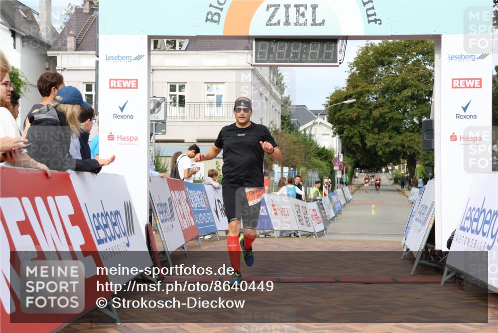 31.08.2025 - 21. Blankeneser Heldenlauf Strokosch-Dieckow http://msf.ph/oto/8640449 31.08.2025 09:44:59 Ziel 1025, 1096 meine-sportfotos.de