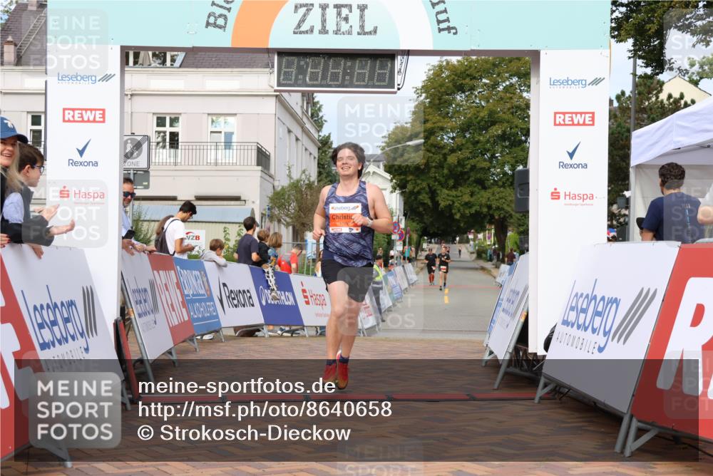 31.08.2025 - 21. Blankeneser Heldenlauf Strokosch-Dieckow http://msf.ph/oto/8640658 31.08.2025 09:44:43 Ziel 1066, 1131 meine-sportfotos.de