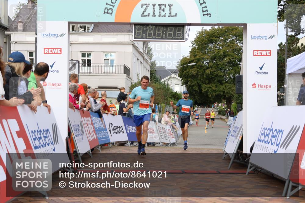 31.08.2025 - 21. Blankeneser Heldenlauf Strokosch-Dieckow http://msf.ph/oto/8641021 31.08.2025 09:39:58 Ziel 1048, 1144, 1152 meine-sportfotos.de