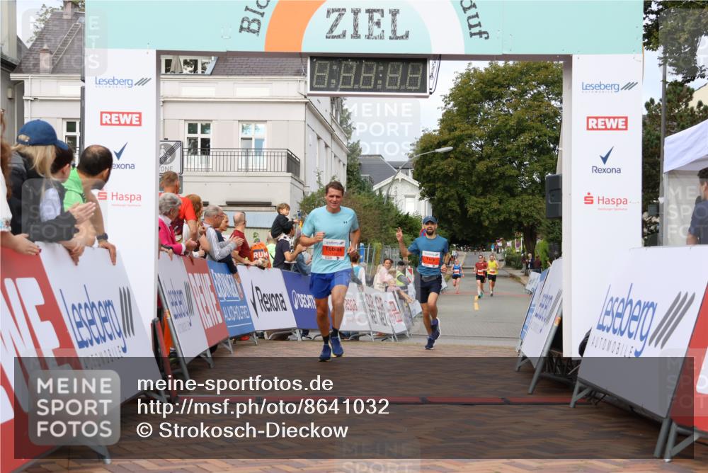 31.08.2025 - 21. Blankeneser Heldenlauf Strokosch-Dieckow http://msf.ph/oto/8641032 31.08.2025 09:39:58 Ziel 1048, 1144, 1152 meine-sportfotos.de