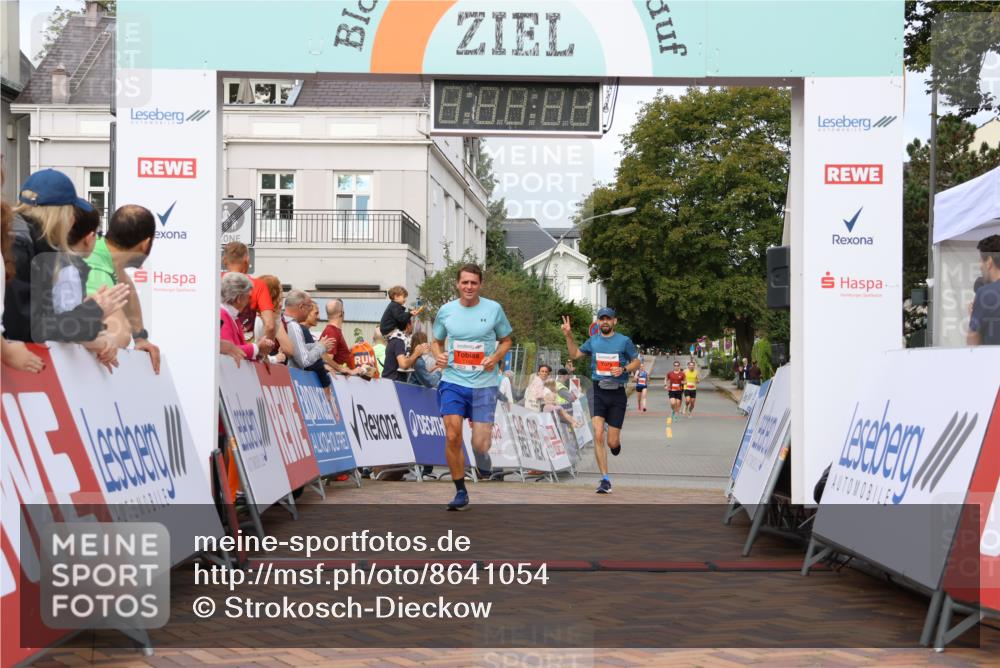 31.08.2025 - 21. Blankeneser Heldenlauf Strokosch-Dieckow http://msf.ph/oto/8641054 31.08.2025 09:39:58 Ziel 1048, 1144, 1152 meine-sportfotos.de