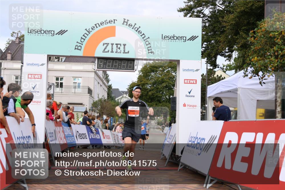 31.08.2025 - 21. Blankeneser Heldenlauf Strokosch-Dieckow http://msf.ph/oto/8641575 31.08.2025 09:39:17 Ziel 1001, 1136 meine-sportfotos.de