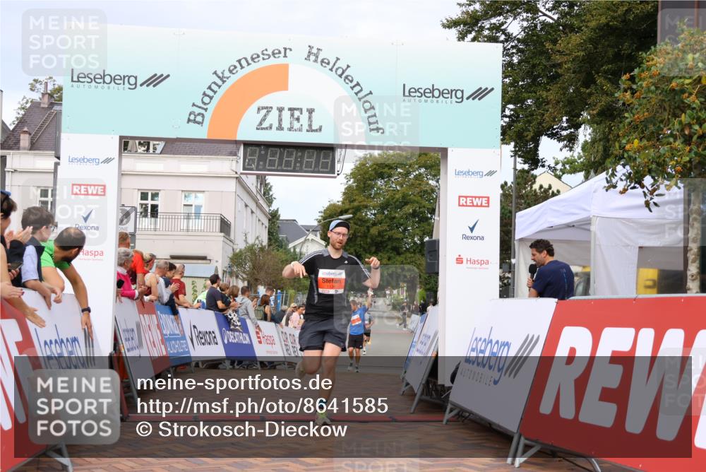 31.08.2025 - 21. Blankeneser Heldenlauf Strokosch-Dieckow http://msf.ph/oto/8641585 31.08.2025 09:39:17 Ziel 1001, 1136 meine-sportfotos.de