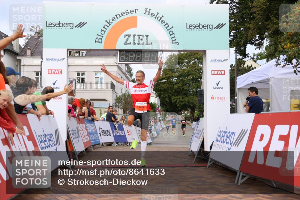 31.08.2025 - 21. Blankeneser Heldenlauf Strokosch-Dieckow http://msf.ph/oto/8641633 31.08.2025 09:39:09 Ziel 1049, 1001 meine-sportfotos.de