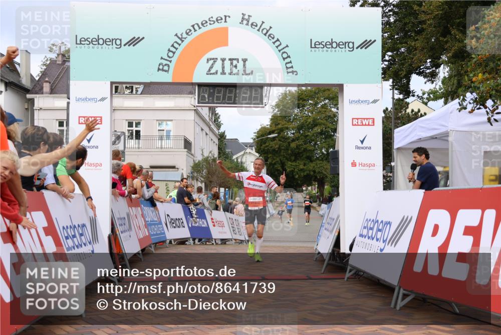31.08.2025 - 21. Blankeneser Heldenlauf Strokosch-Dieckow http://msf.ph/oto/8641739 31.08.2025 09:39:08 Ziel 1049, 1001 meine-sportfotos.de