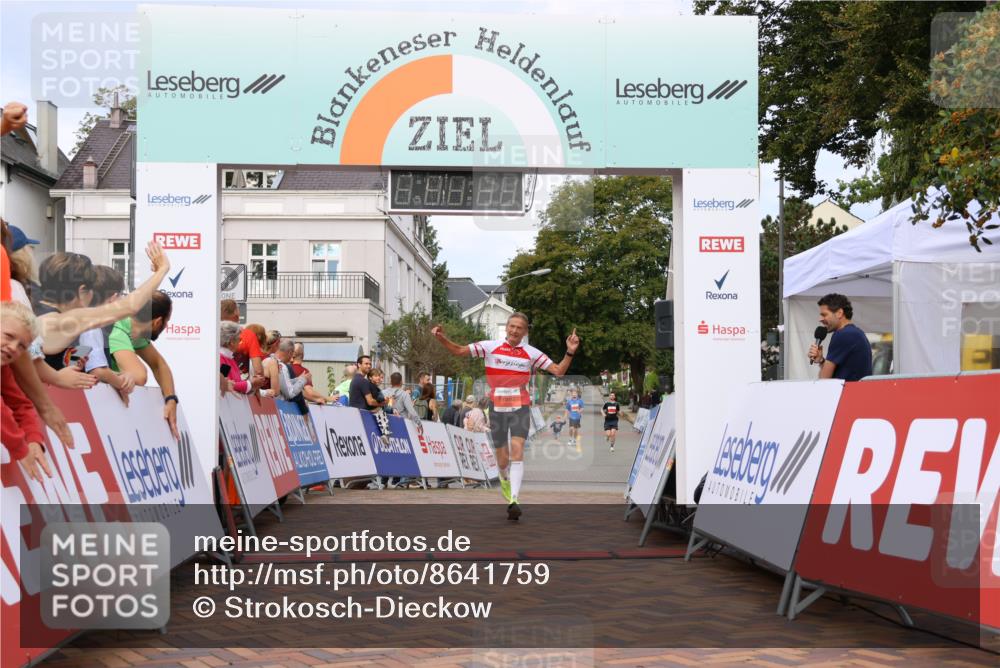 31.08.2025 - 21. Blankeneser Heldenlauf Strokosch-Dieckow http://msf.ph/oto/8641759 31.08.2025 09:39:08 Ziel 1049, 1001 meine-sportfotos.de