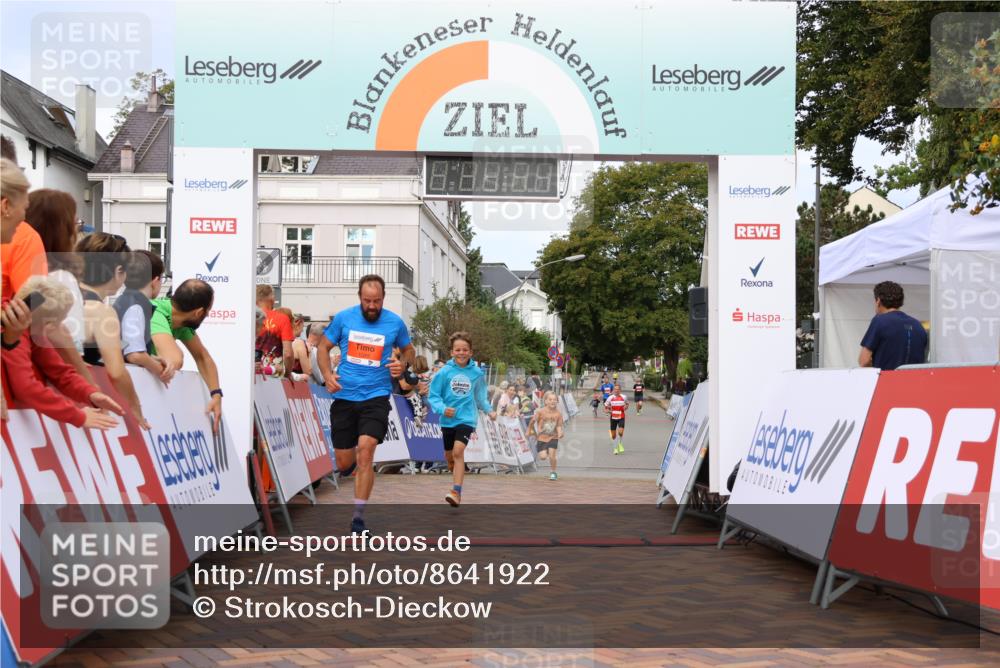 31.08.2025 - 21. Blankeneser Heldenlauf Strokosch-Dieckow http://msf.ph/oto/8641922 31.08.2025 09:39:02 Ziel 1143, 1049 meine-sportfotos.de