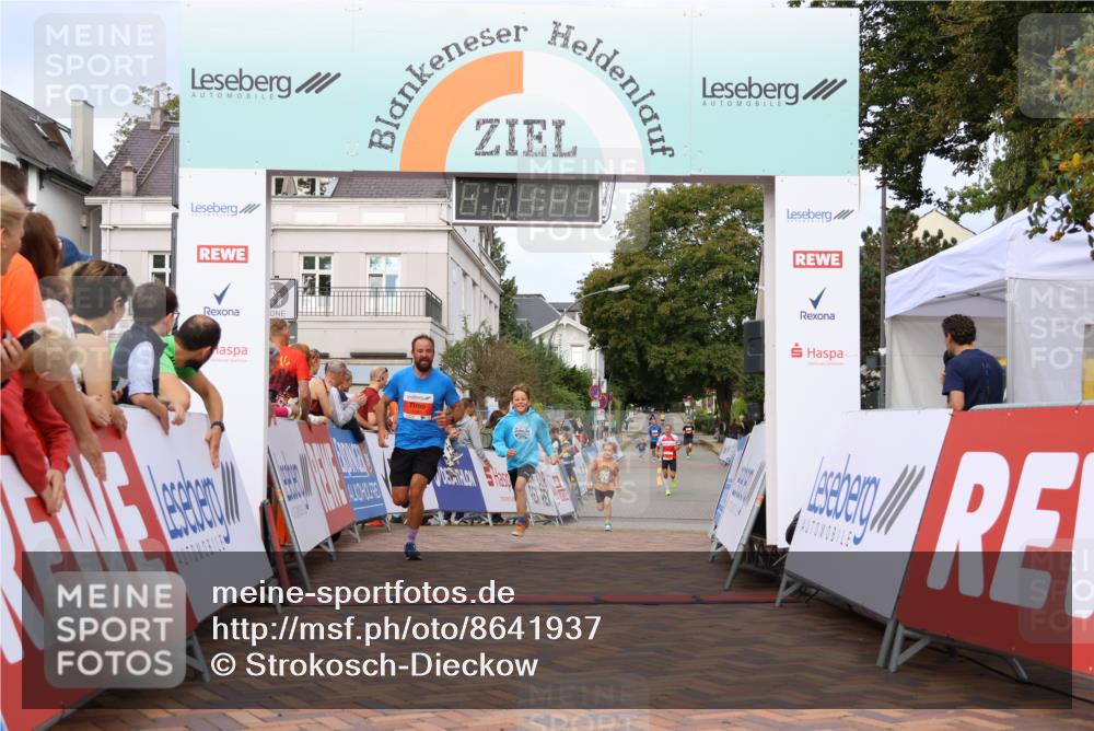 31.08.2025 - 21. Blankeneser Heldenlauf Strokosch-Dieckow http://msf.ph/oto/8641937 31.08.2025 09:39:01 Ziel 1143, 1049 meine-sportfotos.de