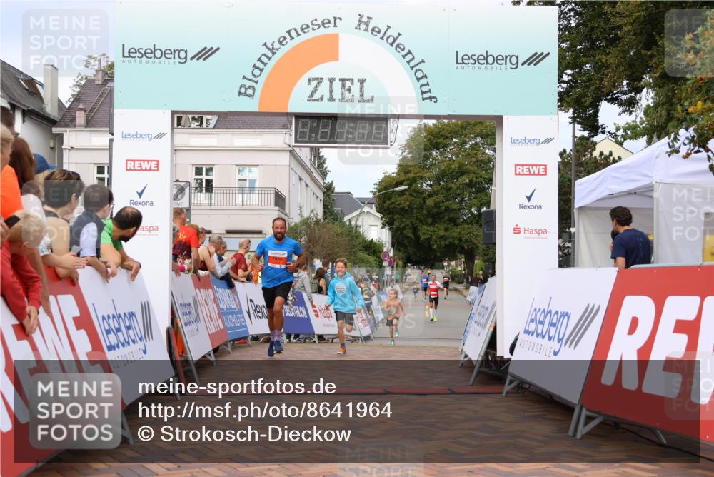 31.08.2025 - 21. Blankeneser Heldenlauf Strokosch-Dieckow http://msf.ph/oto/8641964 31.08.2025 09:39:01 Ziel 1143, 1049 meine-sportfotos.de