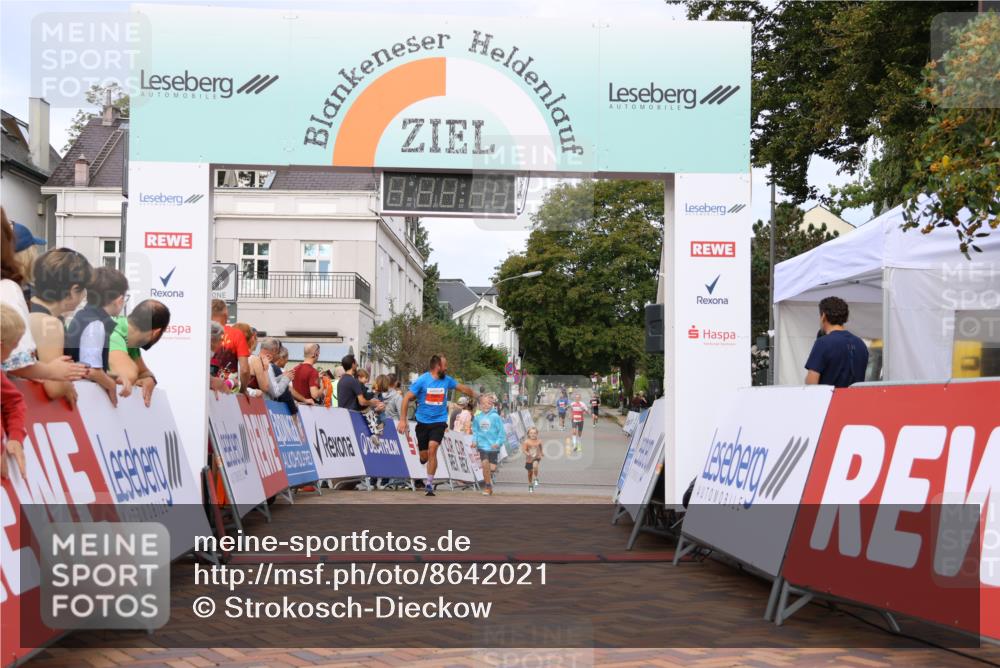 31.08.2025 - 21. Blankeneser Heldenlauf Strokosch-Dieckow http://msf.ph/oto/8642021 31.08.2025 09:39:00 Ziel 1143, 1049 meine-sportfotos.de