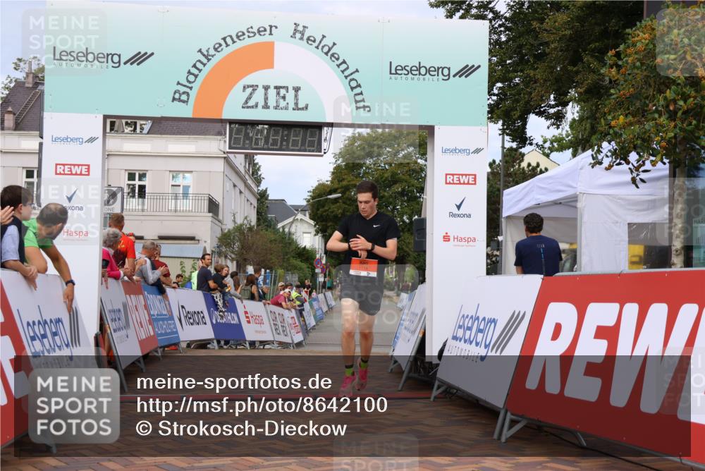 31.08.2025 - 21. Blankeneser Heldenlauf Strokosch-Dieckow http://msf.ph/oto/8642100 31.08.2025 09:38:36 Ziel 1085, 1084, 1174 meine-sportfotos.de