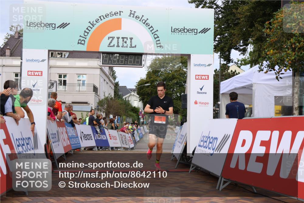 31.08.2025 - 21. Blankeneser Heldenlauf Strokosch-Dieckow http://msf.ph/oto/8642110 31.08.2025 09:38:36 Ziel 1085, 1084, 1174 meine-sportfotos.de