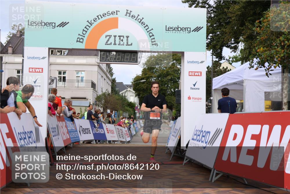 31.08.2025 - 21. Blankeneser Heldenlauf Strokosch-Dieckow http://msf.ph/oto/8642120 31.08.2025 09:38:36 Ziel 1085, 1084, 1174 meine-sportfotos.de