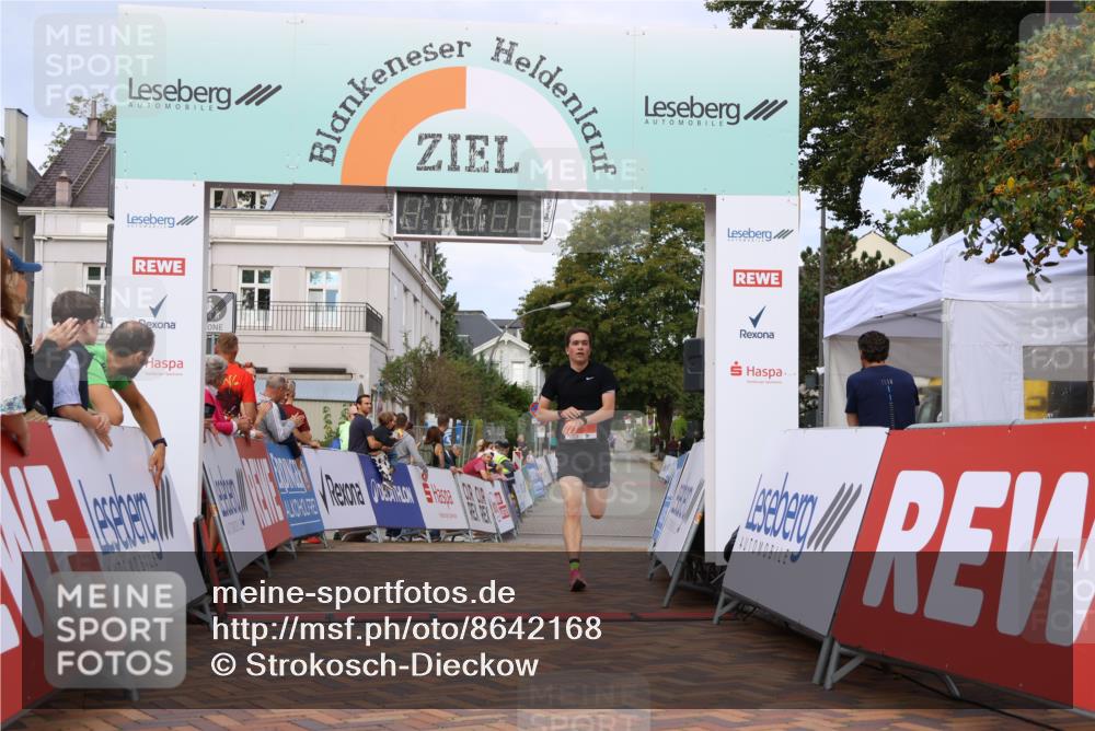 31.08.2025 - 21. Blankeneser Heldenlauf Strokosch-Dieckow http://msf.ph/oto/8642168 31.08.2025 09:38:36 Ziel 1085, 1084, 1174 meine-sportfotos.de