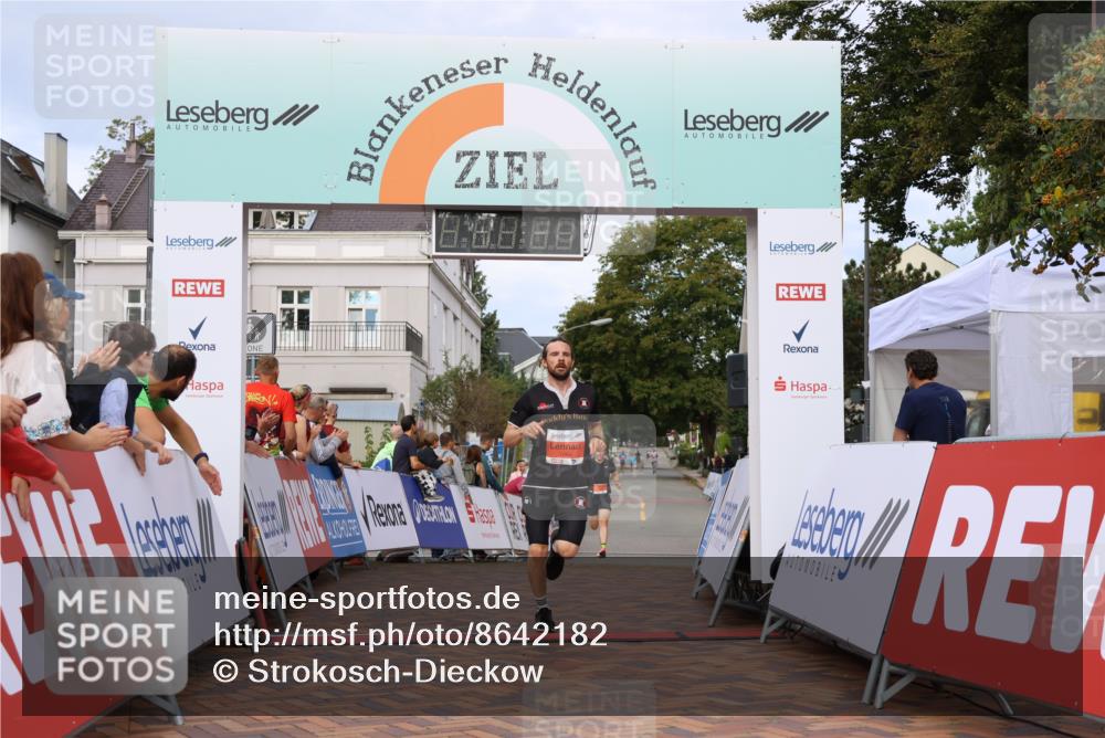 31.08.2025 - 21. Blankeneser Heldenlauf Strokosch-Dieckow http://msf.ph/oto/8642182 31.08.2025 09:38:34 Ziel 1085, 1084, 1174 meine-sportfotos.de