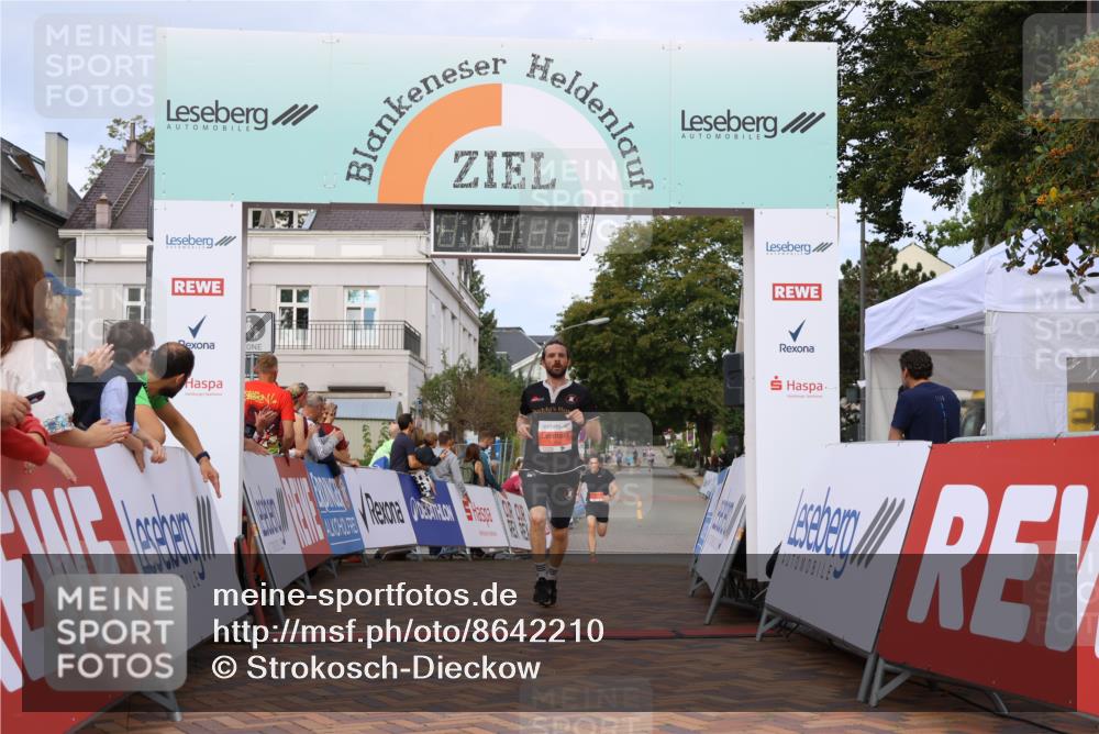 31.08.2025 - 21. Blankeneser Heldenlauf Strokosch-Dieckow http://msf.ph/oto/8642210 31.08.2025 09:38:33 Ziel 1085, 1084, 1174 meine-sportfotos.de