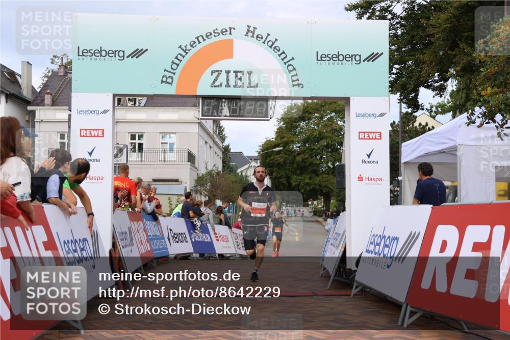 31.08.2025 - 21. Blankeneser Heldenlauf Strokosch-Dieckow http://msf.ph/oto/8642229 31.08.2025 09:38:33 Ziel 1085, 1084, 1174 meine-sportfotos.de