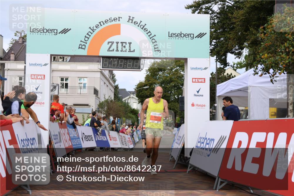 31.08.2025 - 21. Blankeneser Heldenlauf Strokosch-Dieckow http://msf.ph/oto/8642237 31.08.2025 09:38:31 Ziel 1085, 1084 meine-sportfotos.de