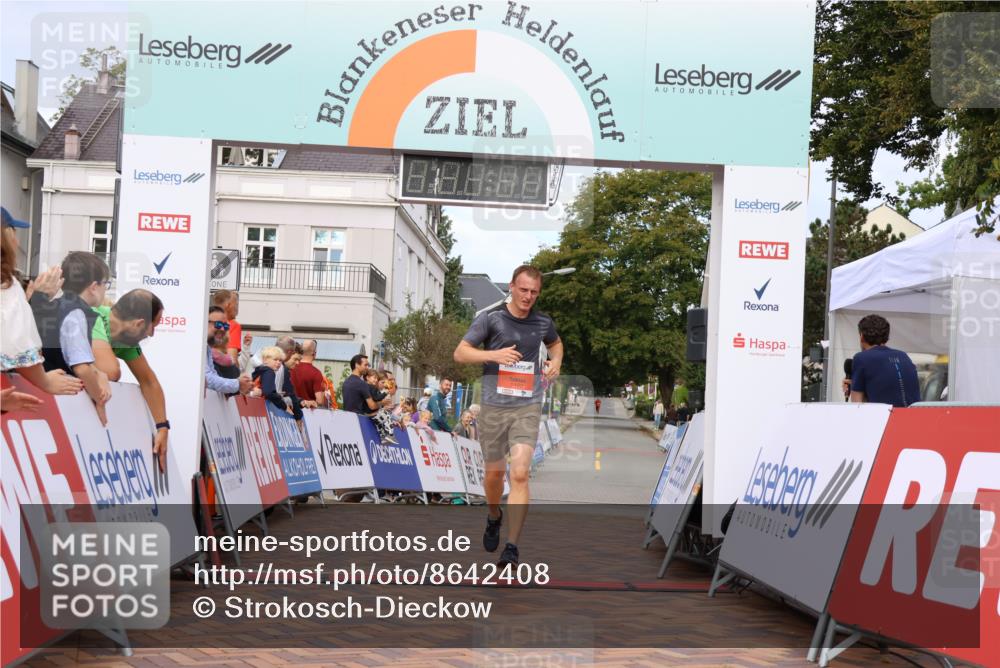 31.08.2025 - 21. Blankeneser Heldenlauf Strokosch-Dieckow http://msf.ph/oto/8642408 31.08.2025 09:35:59 Ziel 1160 meine-sportfotos.de